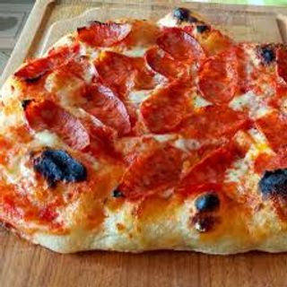 Trancio focaccia con spianata calabra