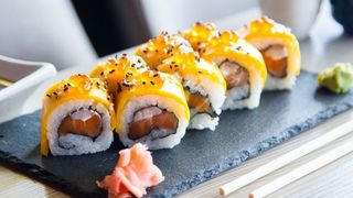 U106.Uramaki mango roll