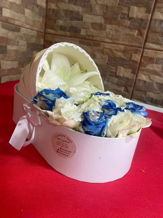 Couffin fleurs avec 8 ferrero 