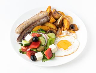 Завтрак по домашнему с грибами и колбасками