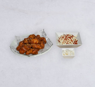 양념치킨 Yangyeom sweet and spicy fried chicken wings 14 szt.