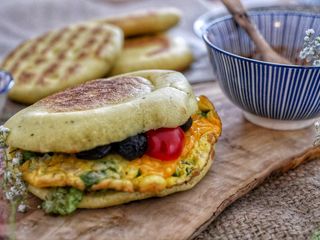 Chapati & Harissa & Fromage & Omelette & Thon & Salami & Tranches