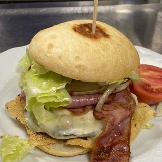 Hamburguesa De La Casa