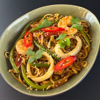 Удон з морепродуктами гострий (320г)