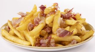 Patatine cheddar e pancetta croccante