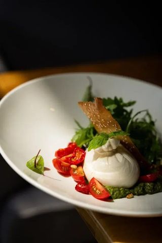 Салат с сыром Буратта