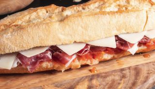 Bocadillo serrano