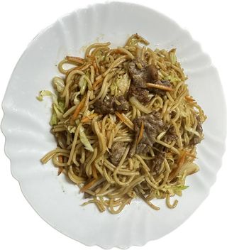 83.Spaghete prajite cu carne de vita si ou