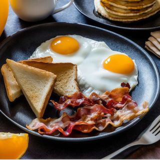 Tostada  huevos rotos 2 ingredientes (Pan De Sándwich)