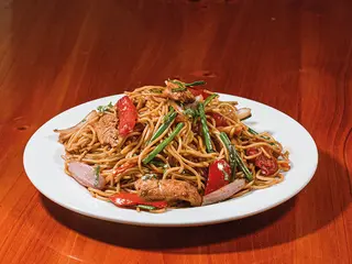 Tallarín Saltado
