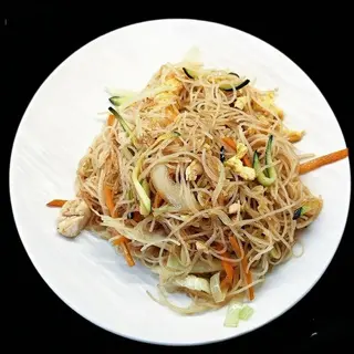 79. fideo arroz con Pollo. rice Noodles With Chicken