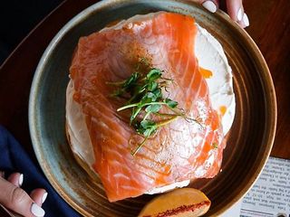 Панкейк з лососем і авокадо (250г)