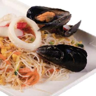 177 Spaghetti di riso con frutti di mare