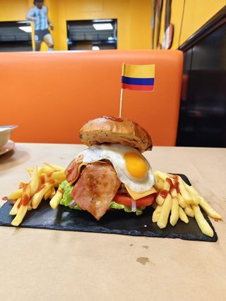 Hamburguesa La Colombiana