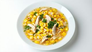 Zuppa di mais con pollo