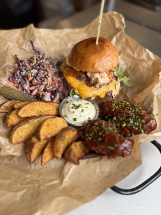 WINGS&BURGER BOX 4 ONE