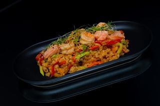 Orez cu creveți și somon