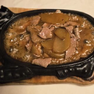 97 Vitello con patate saltate alla piastra