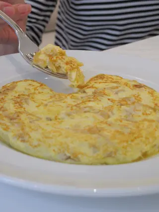 Tortilla patatas con cebolla