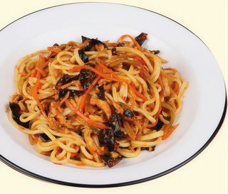 Lamian con Salsa De Pollo Yuxiang