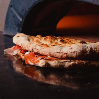 FOCACCIA CON BURRATA 