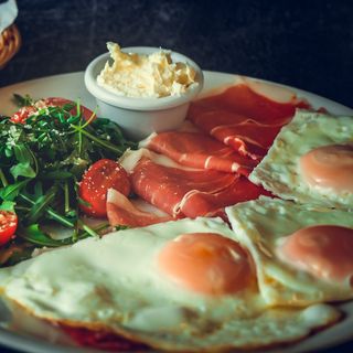 Doručak sa pršutom