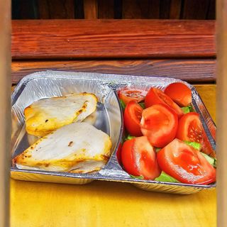 BOX tagliata di pollo e lattuga e pomodori