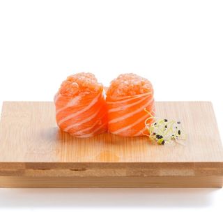 139. Gunkan salmone - 2 pezzi