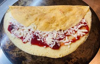 Crepe De Mermelada De Fresa Y Mozzarella