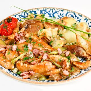 Сочно Пиле с бекон и гъбки