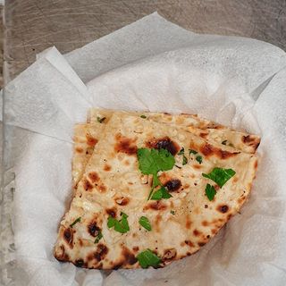 GARLIC CHILLY NAAN (HOT)