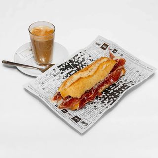Bocadillo ibérico + Café