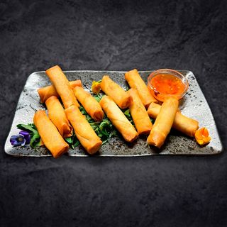 Pachetele de primavara cu sos chilli dulce