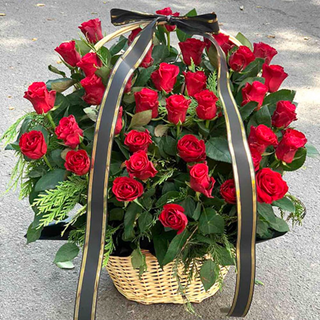 Корзина троянд 