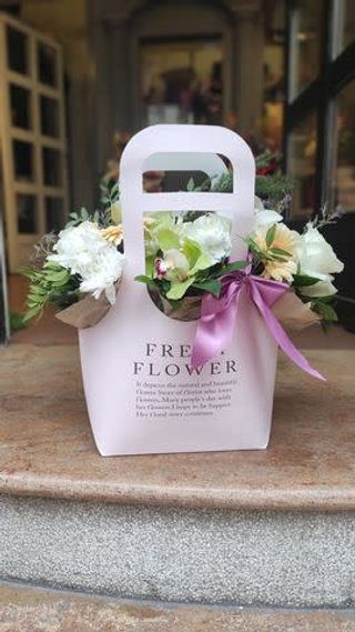 T011 Torbica sa Belim Cvećem