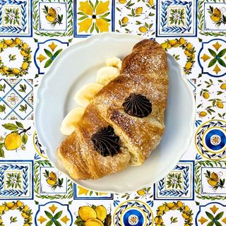 Cornetto con doppia Nutella® e banana   