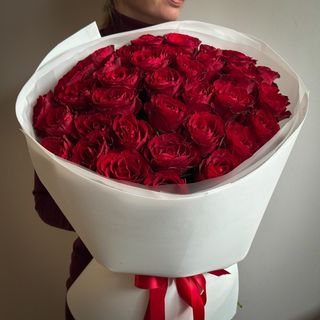 Букет з 35-ти червоних голландських троянд  80 см першого сорту
