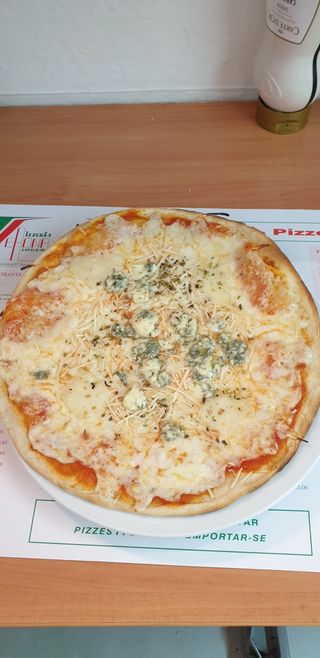 Pizza tres quesos