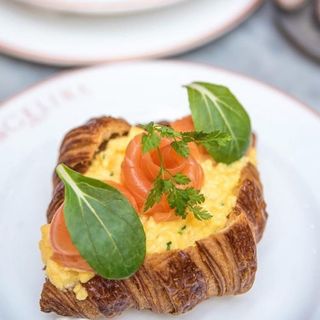 Croissant Salmon