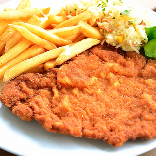 KOTLET SCHABOWY / GRUBE FRYTKI / COLESLAW