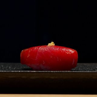 Nigiri de Atún Akami Zuke (1 unidad)