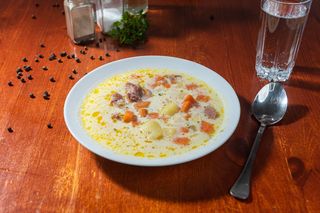 Ciorba ardeleneasca cu ciolan afumat