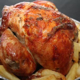 Pollo Entero Con Patatas Fritas