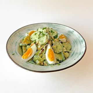 Салат "С копченой курицей и картофелем"