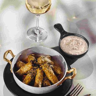 ტოლმა ვაზის ფოთოლში