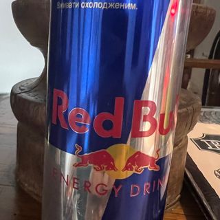 Напій Red Bull 0.25л)