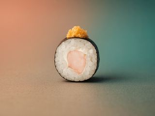 HOSOMAKI Z KREWETKĄ, KREMOWYM SERKIEM I PANKO