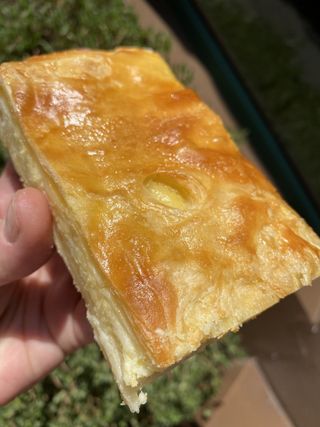 ხაჭაპური ნახევრად-ფენოვანი