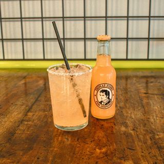 PALOMA CON POMELO ROSA.