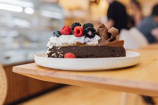 Marquise con frutos rojos 